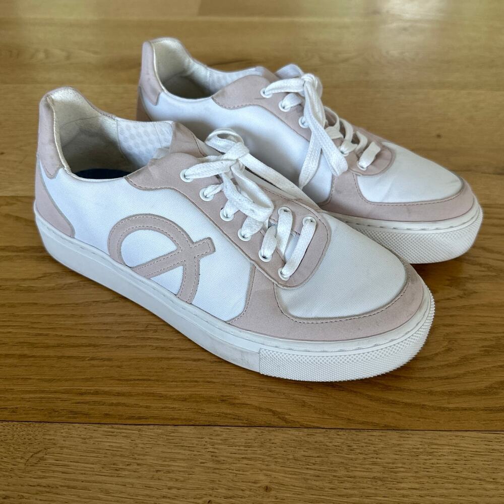 Loci - Classic Neon Recycled Sneakers in White and Pinkish